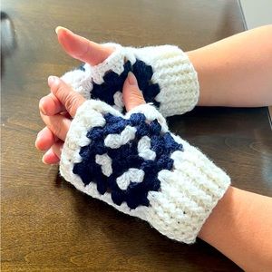 Fingerless gloves